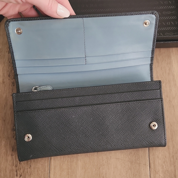 Prada Saffiano leather wallet - Picture 2 of 6